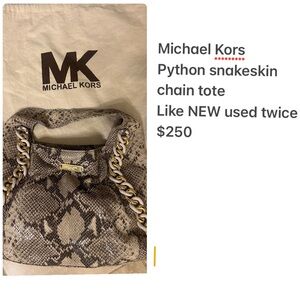 Michael Kors Purse MINT 
Brand new condition!!